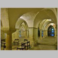Photo by Poliphilo on Wikipedia, crypt,2.jpg